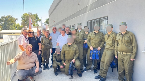 מאופקים לגדולים במדים: שניים עשר תלמידות ותלמידי בית אקשטיין באופקים קיבלו מדים ויצטרפו לשירות התנדבותי בצה"ל